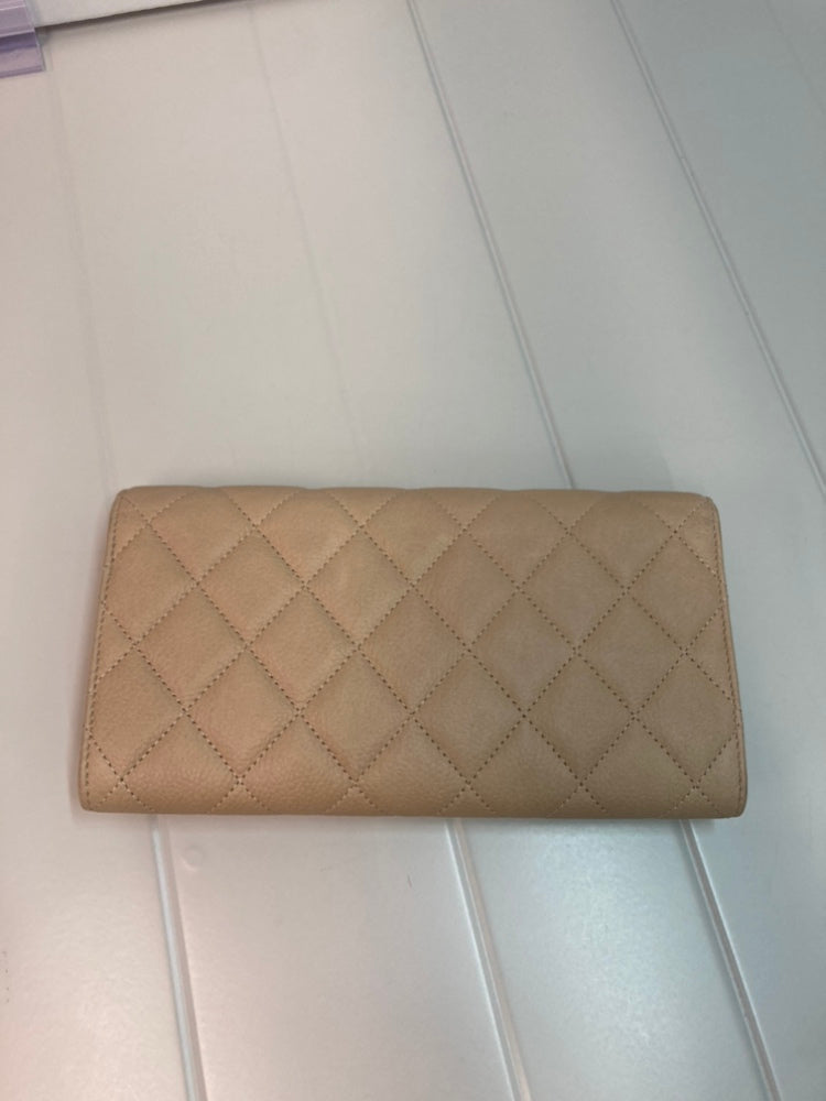 Chanel CC Matelassé Caviar Gusset à rabat Portefeuille long