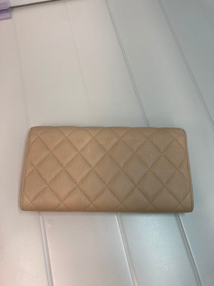 Chanel CC Matelassé Caviar Gusset à rabat Portefeuille long
