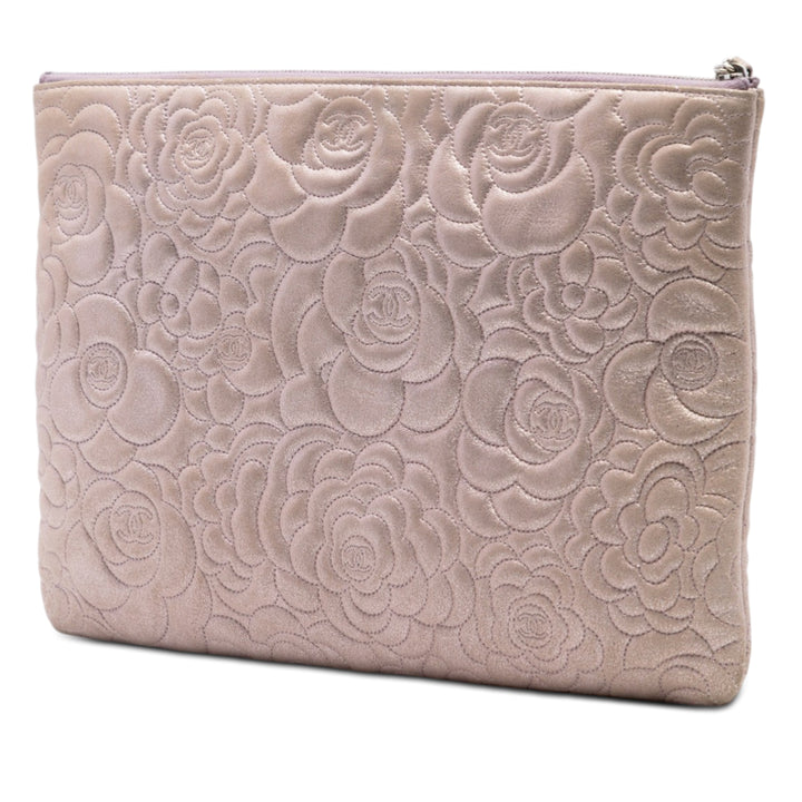 Chanel Large CC embossé Metallic Cuir d’agneau Camellia O Étui Pochette
