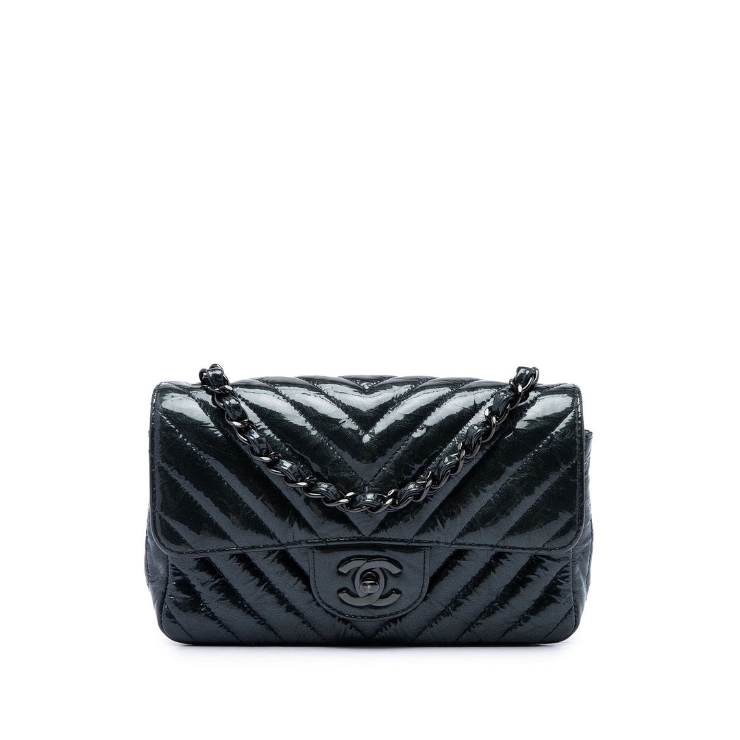 Chanel Sac bandoulière Classic Rectangulaire Chevron Froissé So Rabat simple Mini Noir – vue principale – GABY PARIS