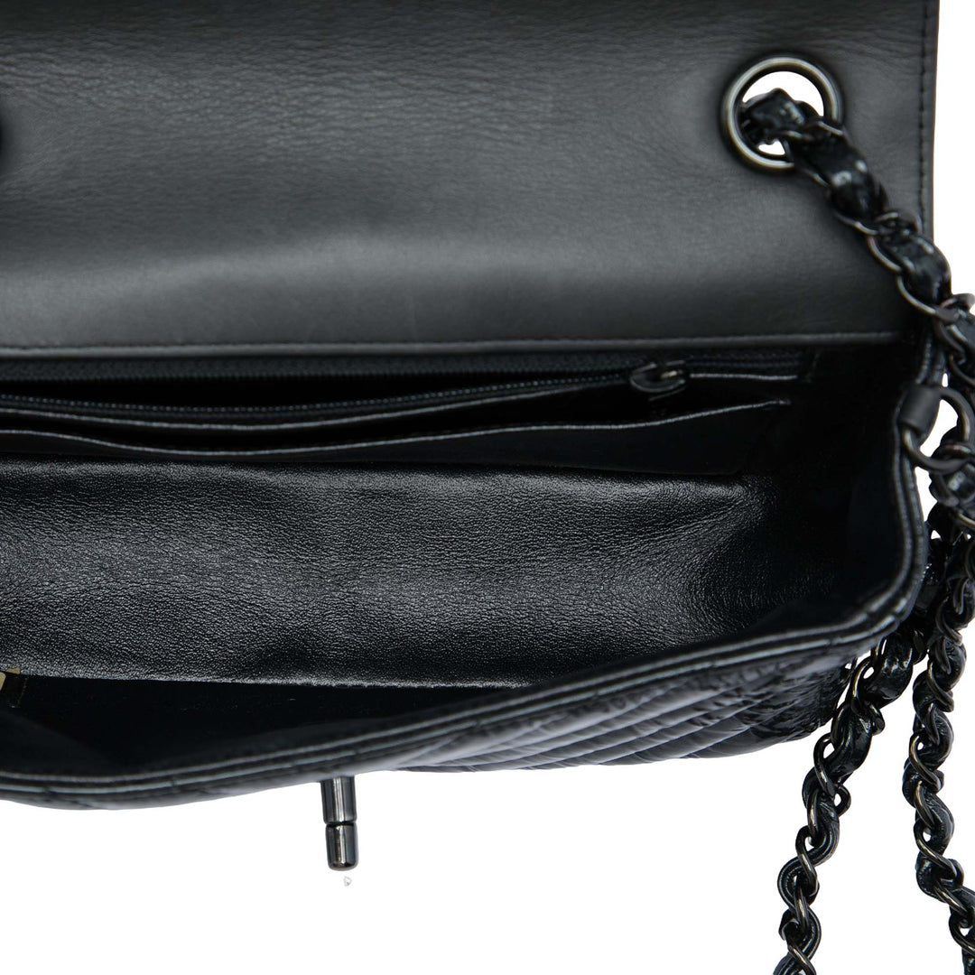 Chanel Sac bandoulière Classic Rectangulaire Chevron Froissé So Rabat simple Mini Noir – vue 4 – GABY PARIS