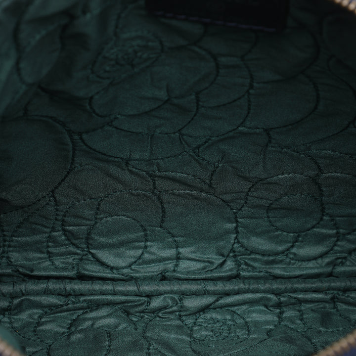 CC embossé Camellia O Étui Pochette Moyen Cuir d'agneau Bleu