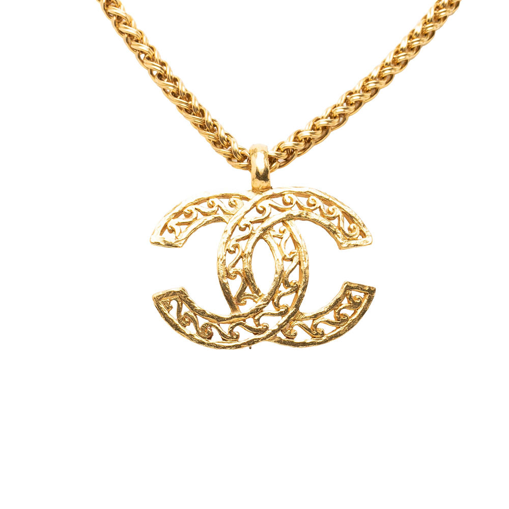 Chanel Collier CC Filigree Pendant plaqué or – vue 2 – GABY PARIS