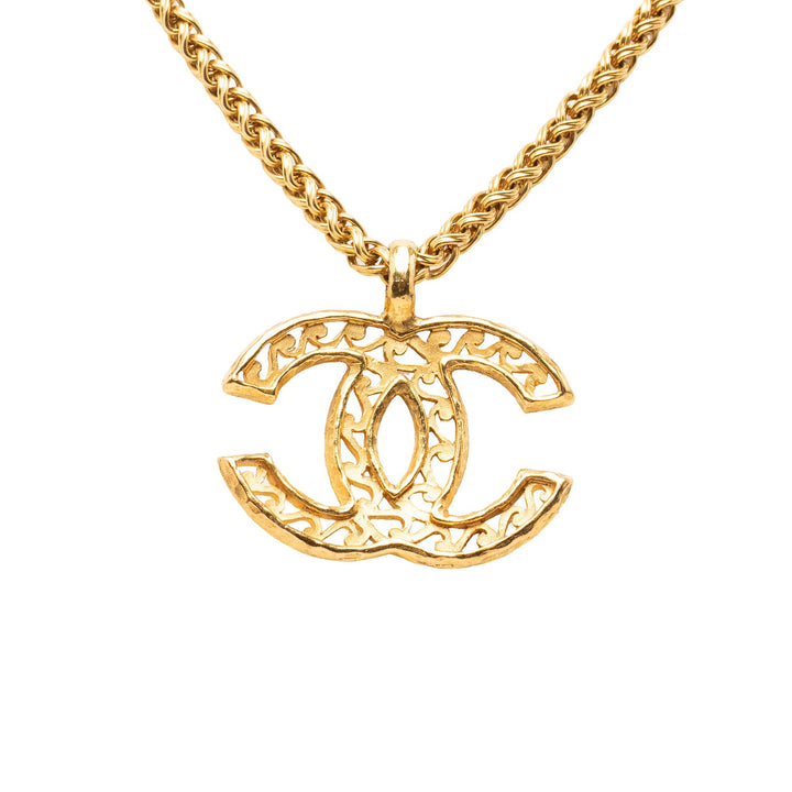 Chanel Collier CC Filigree Pendant plaqué or – vue 3 – GABY PARIS