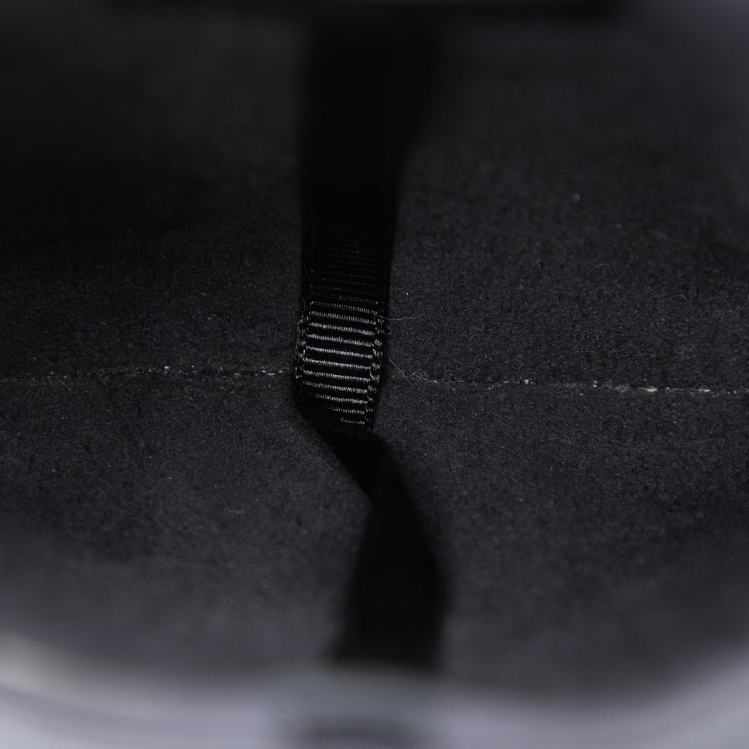 Chanel CC Matelassé et clouté Sac rond à chaîne Étui téléphone Cuir d'agneau