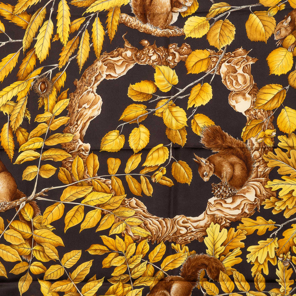 Hermès Casse Noisette Foulard 90 Marron – vue 2 – GABY PARIS