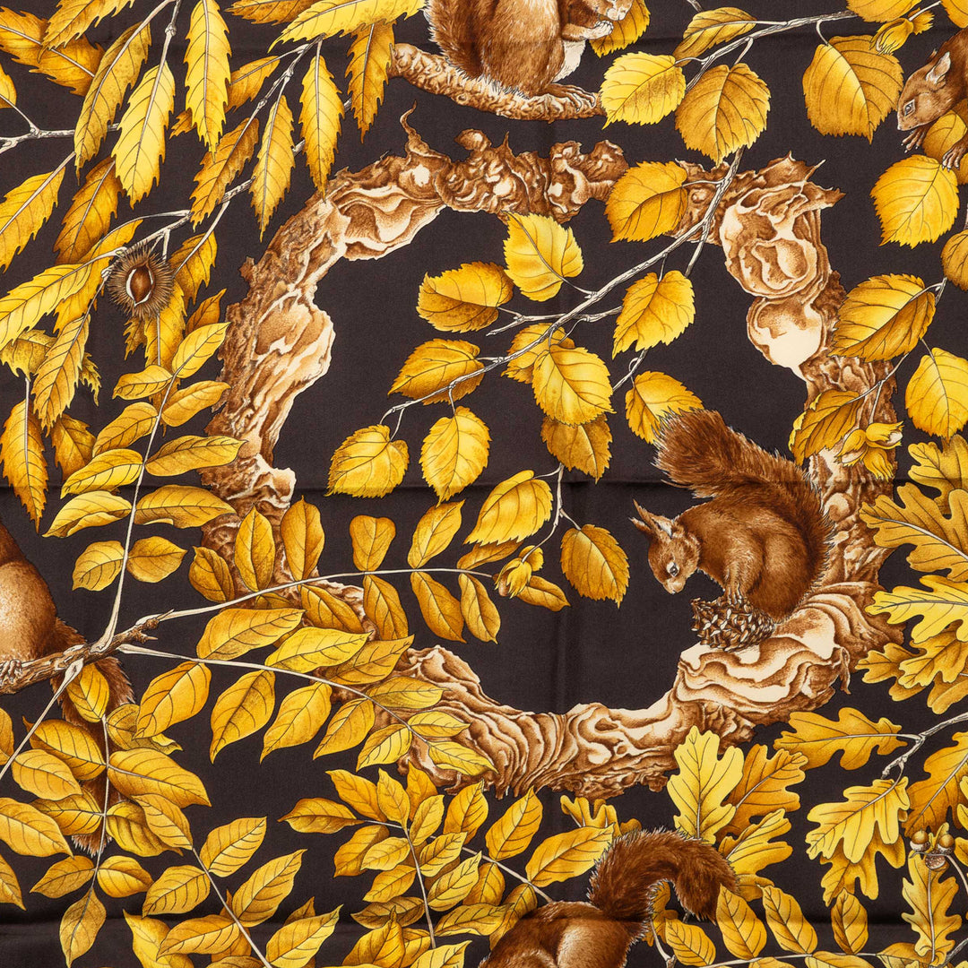 Hermès Casse Noisette Foulard 90 Marron – vue 2 – GABY PARIS
