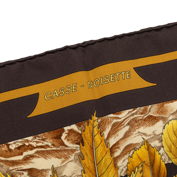 Hermès Casse Noisette Foulard 90 Marron – vue 6 – GABY PARIS