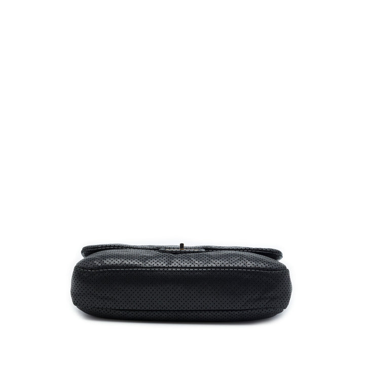 Chanel perforé Reissue 2.55 Drill à rabat Moyen Cuir de veau