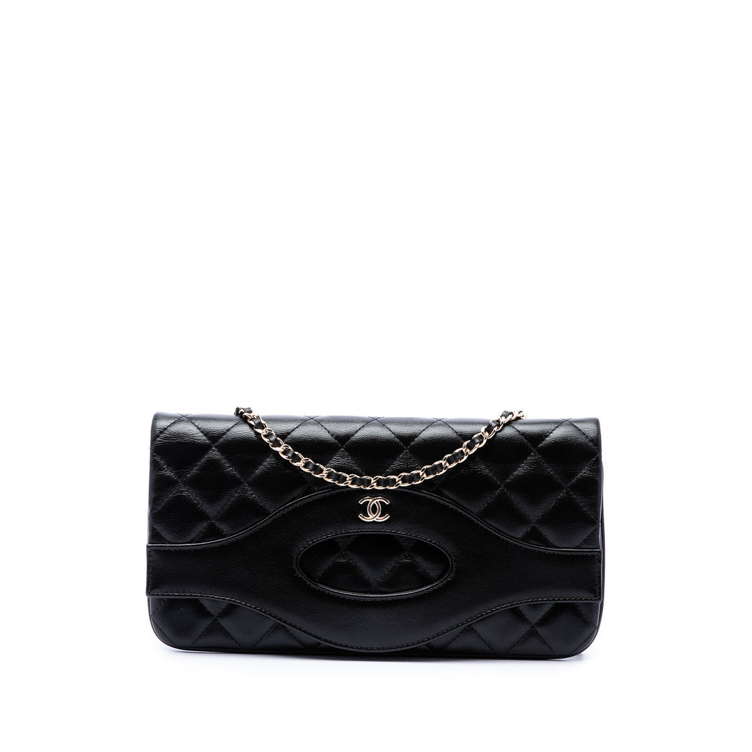 Chanel brillant Froissé 31 Pochette avec chaîne Cuir de veau Noir – vue principale – GABY PARIS