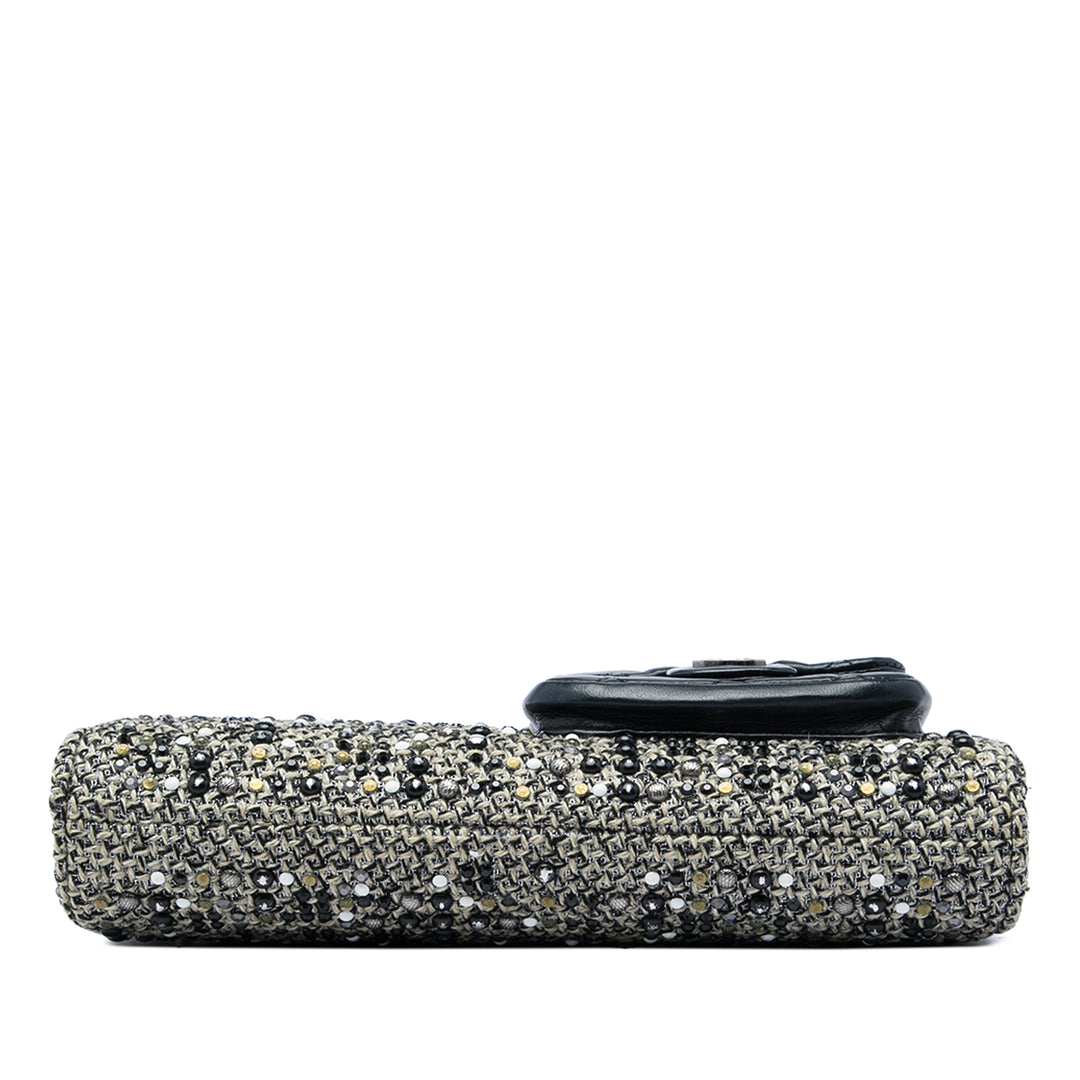 Chanel Monochrome Orné Mineral Nights Pochette Wristlet Tweed Noir – vue 3 – GABY PARIS