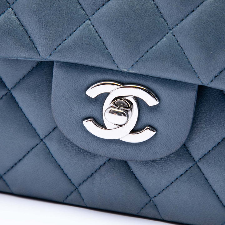 Chanel Medium Classic Cuir d’agneau Double rabat