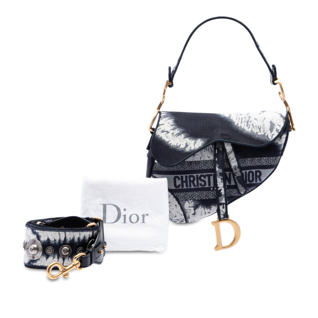 Dior brodé Tie Dye Saddle Sac Bleu – vue 7 – GABY PARIS