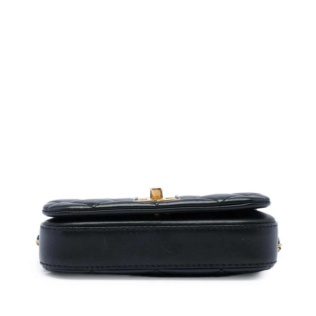 Chanel Sac bandoulière Matelassé Nailed CC à rabat Mini Cuir de veau Noir – vue 3 – GABY PARIS