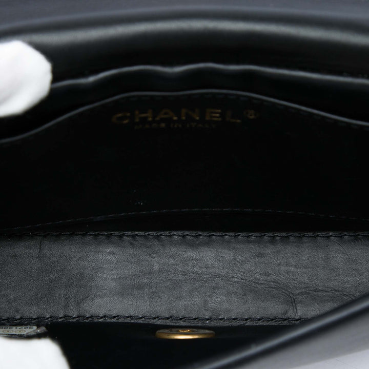 Chanel Sac bandoulière Matelassé Nailed CC à rabat Mini Cuir de veau Noir – vue 4 – GABY PARIS