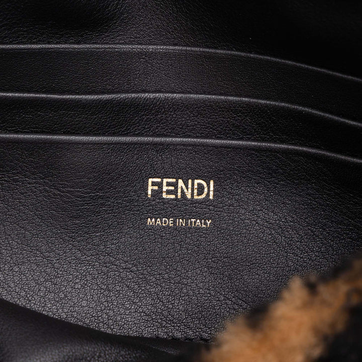 Fendi Sac à main Zucca Shearling Baguette Matière naturelle Mini Marron – vue 5 – GABY PARIS