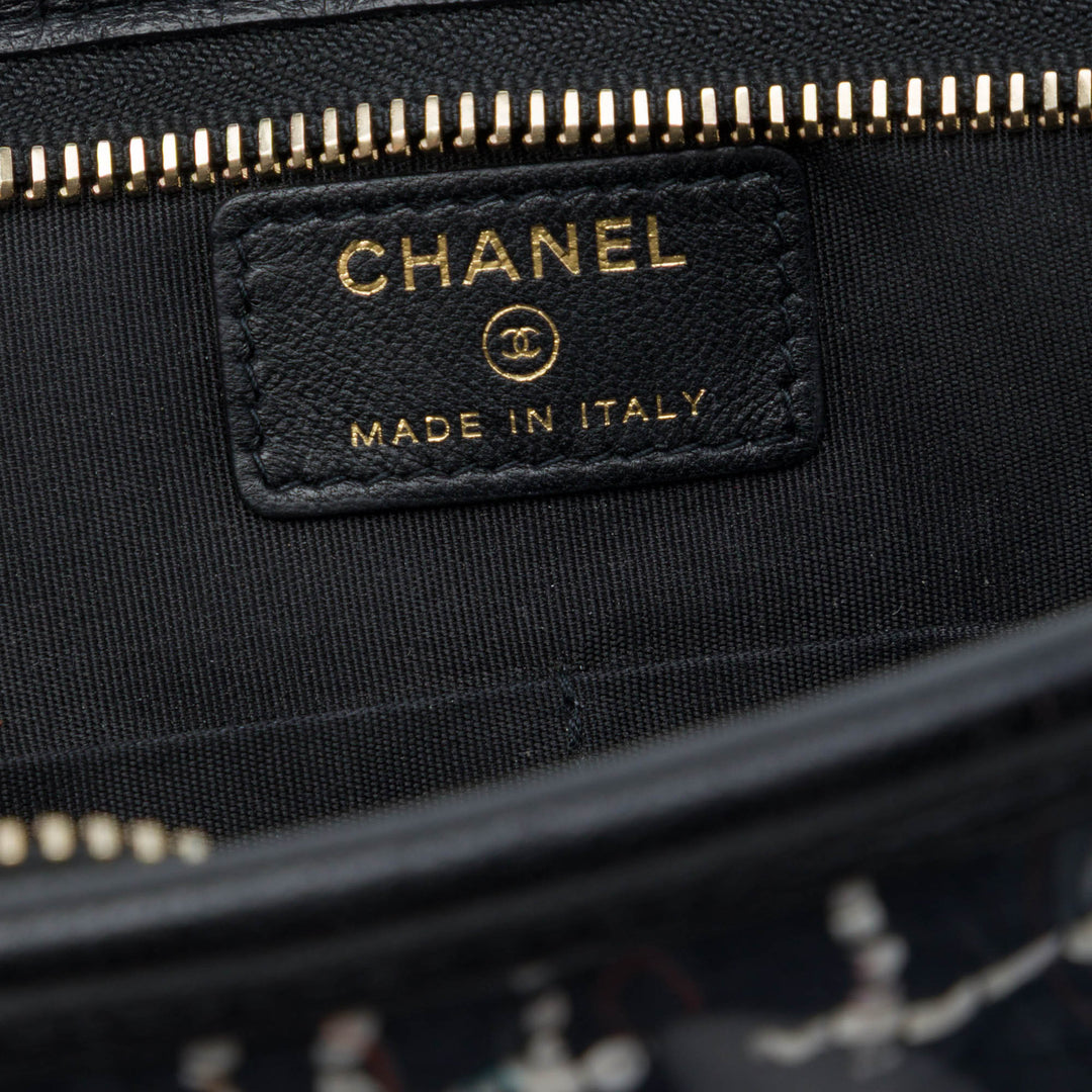 Matelassé PVC Logo Wristlet Pochette Grand Tweed Noir