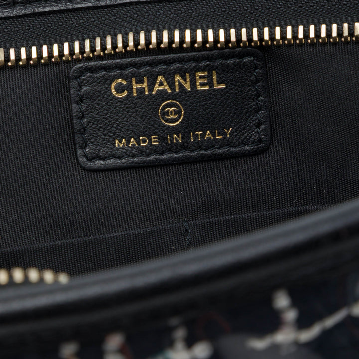 Matelassé PVC Logo Wristlet Pochette Grand Tweed Noir