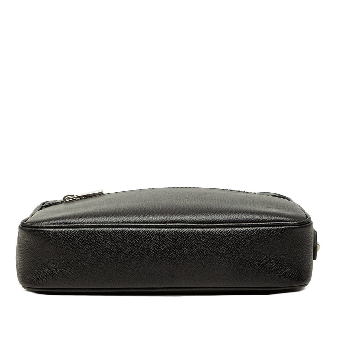 Louis Vuitton Pochette Taiga Kasai Noir – vue 3 – GABY PARIS