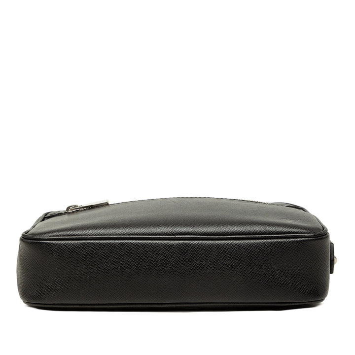 Louis Vuitton Pochette Taiga Kasai Noir – vue 3 – GABY PARIS