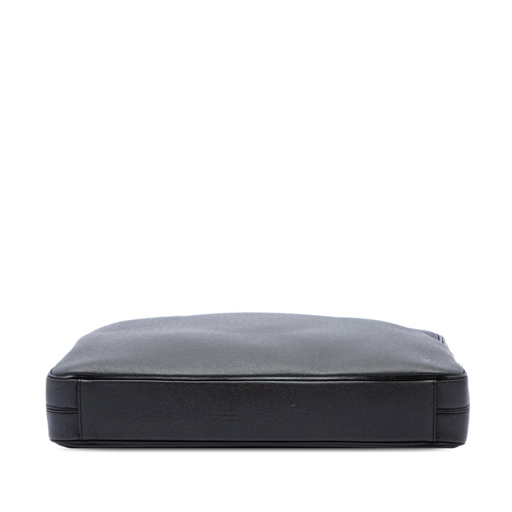 Louis Vuitton Taiga Porte Documents Business PM Noir – vue 3 – GABY PARIS