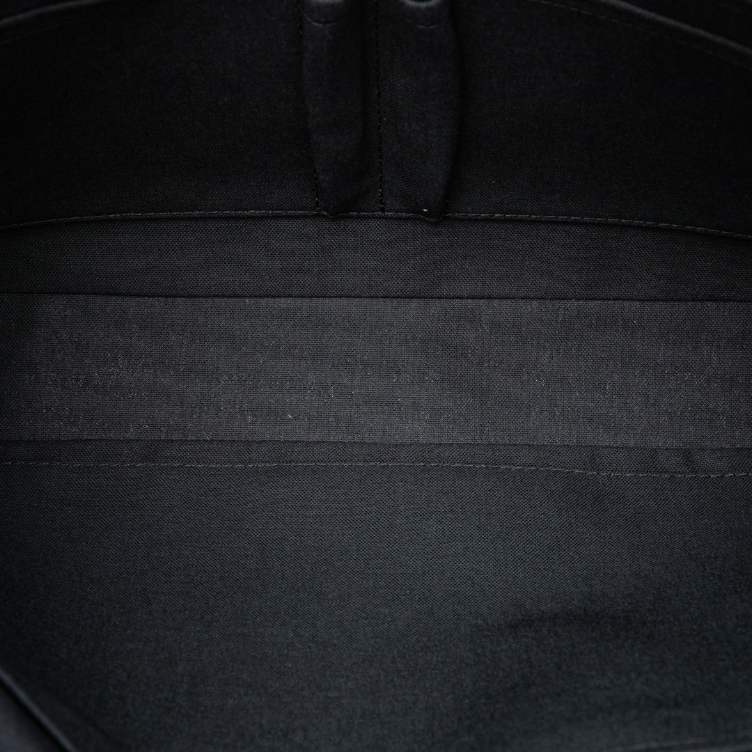 Louis Vuitton Taiga Porte Documents Business PM Noir – vue 4 – GABY PARIS