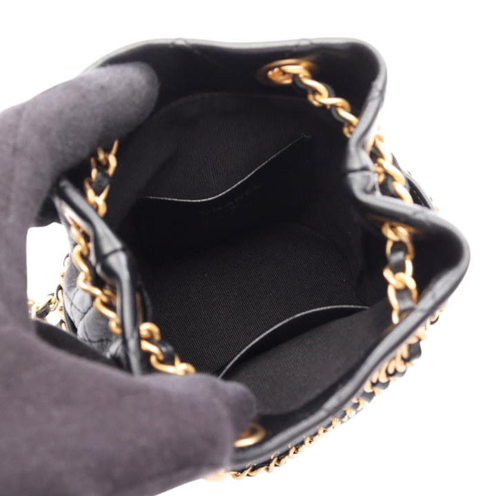 Chanel CC Matelassé Sac seau Petit Cuir d'agneau Noir – vue 3 – GABY PARIS