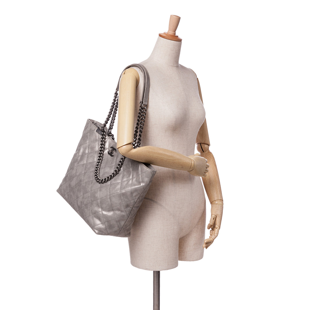 Quilted Iridescent Calfskin Shopping in Chains Tote Gray - Gaby Paris