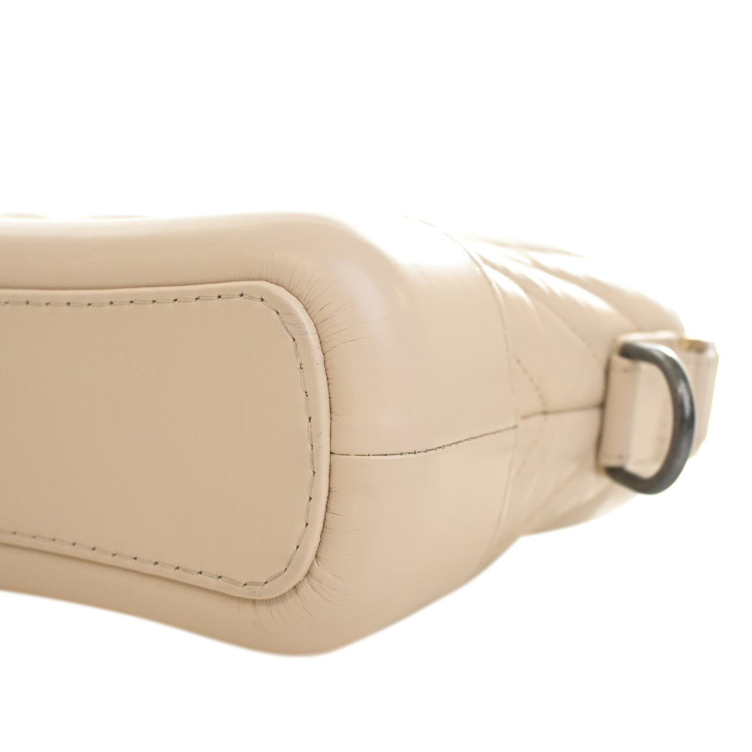 Chevron vieilli Gabrielle Hobo Petit Cuir de veau Blanc