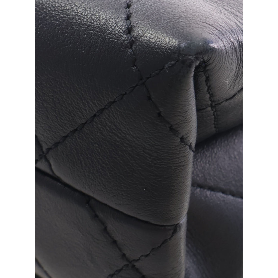 Chanel Sac porté épaule Matelassé Enchained à rabat Petit Cuir de veau Noir – vue 11 – GABY PARIS