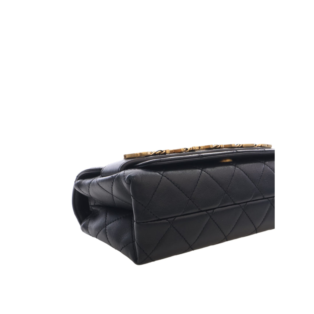 Chanel Sac porté épaule Matelassé Enchained à rabat Petit Cuir de veau Noir – vue 15 – GABY PARIS