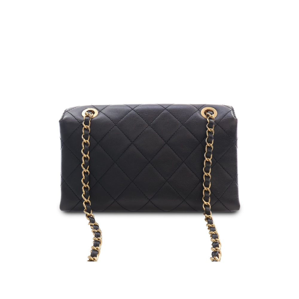 Chanel Sac porté épaule Matelassé Enchained à rabat Petit Cuir de veau Noir – vue 2 – GABY PARIS