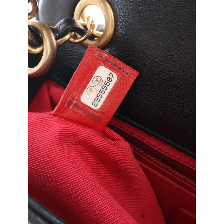 Chanel Sac porté épaule Matelassé Enchained à rabat Petit Cuir de veau Noir – vue 6 – GABY PARIS