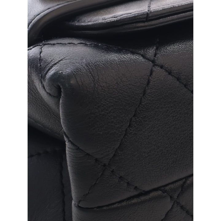Chanel Sac porté épaule Matelassé Enchained à rabat Petit Cuir de veau Noir – vue 7 – GABY PARIS