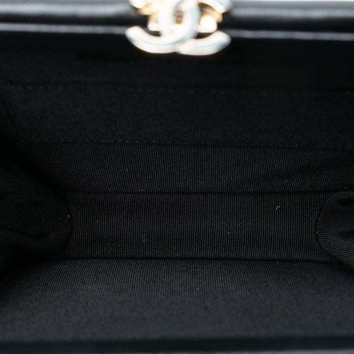 Chanel CC Cuir d’agneau Split Pochette with Chain Noir – GABY PARIS Authentique