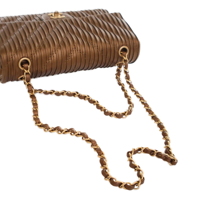 Chanel Medium Classic Chevron Cuir de veau Pleated Double rabat Marron