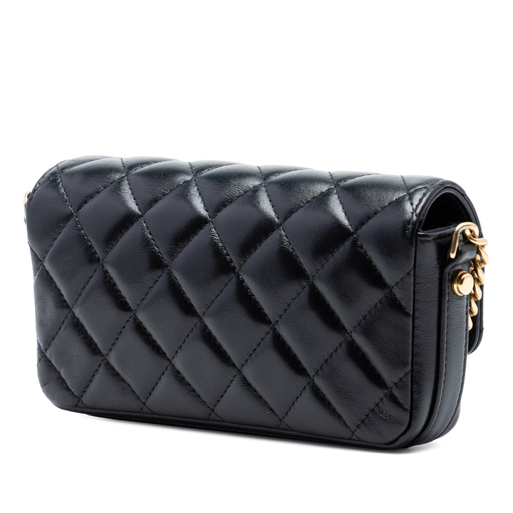 Chanel Matelassé Cuir d’agneau Giant CC à rabat Phone Holder avec chaîne