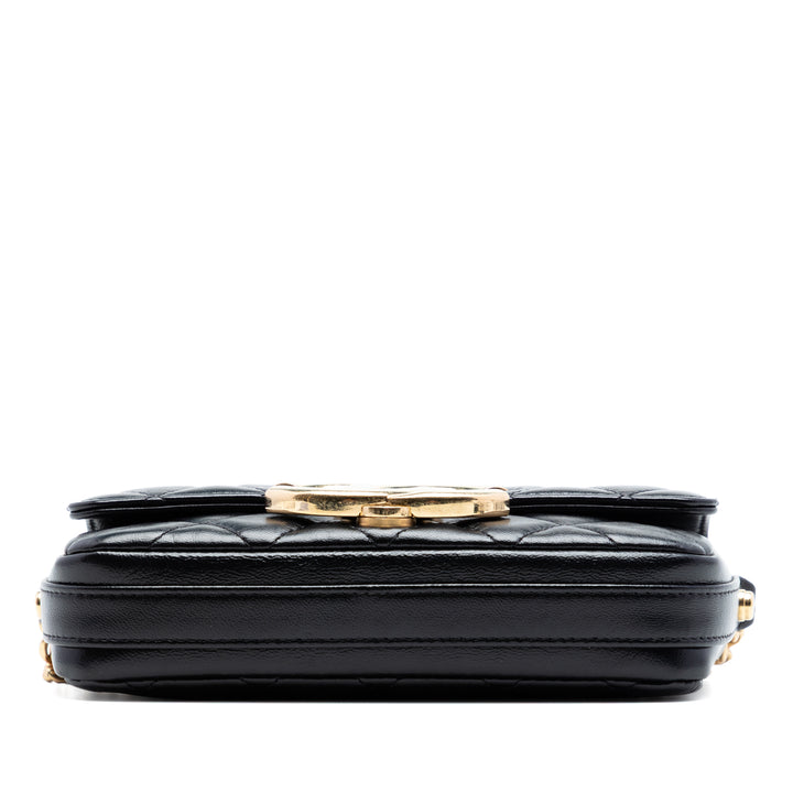 Chanel Matelassé Cuir d’agneau Giant CC à rabat Phone Holder avec chaîne