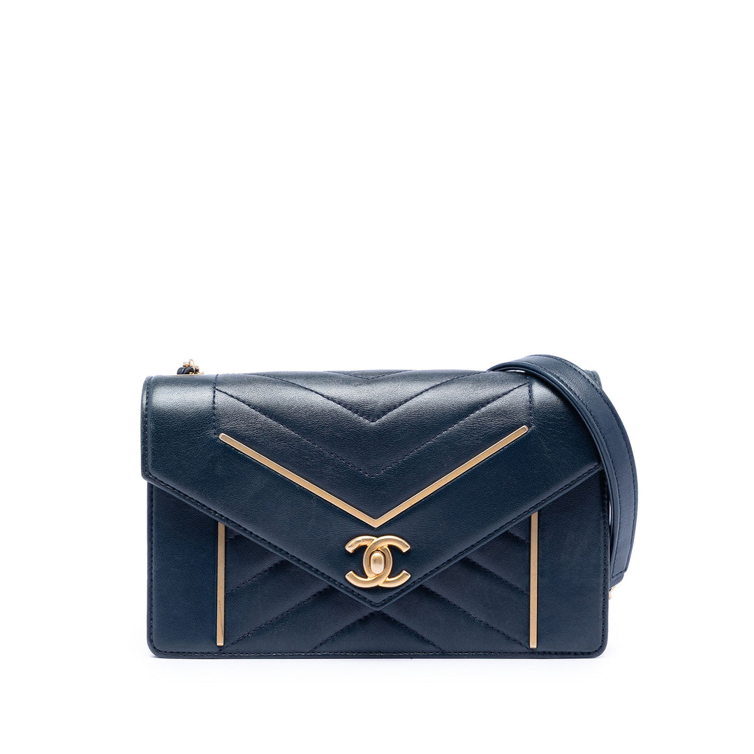 Chanel Small Reversed Chevron Cuir d’agneau à rabat