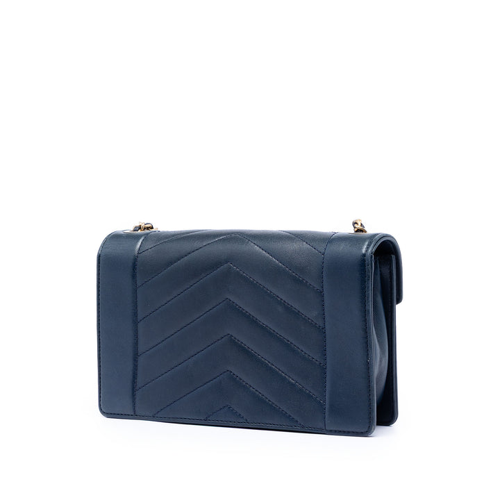 Chanel Small Reversed Chevron Cuir d’agneau à rabat