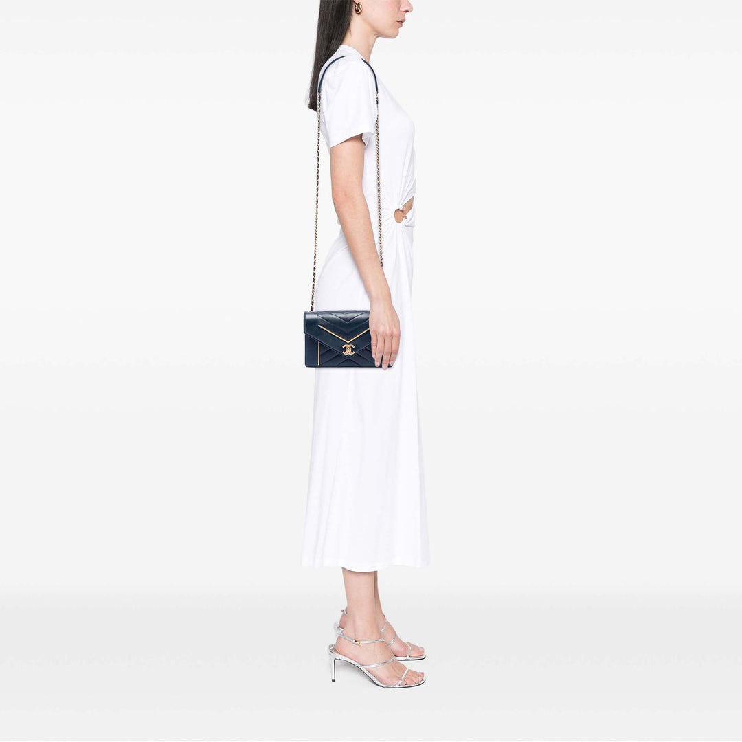 Chanel Small Reversed Chevron Cuir d’agneau à rabat