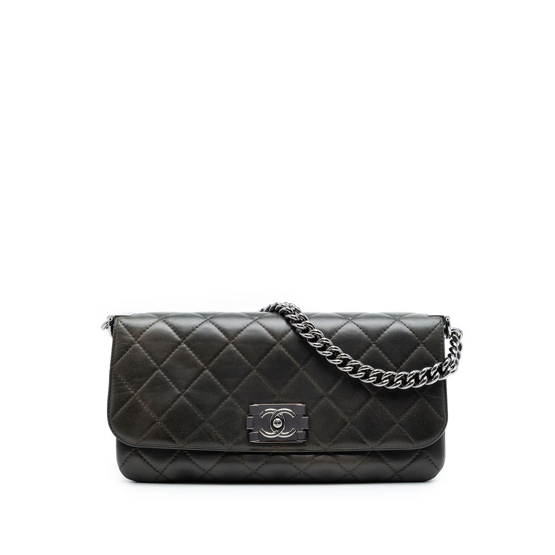 Chanel Matelassé Boy Accordion à rabat Cuir d'agneau Marron – vue principale – GABY PARIS