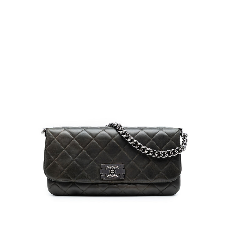 Chanel Matelassé Boy Accordion à rabat Cuir d'agneau Marron – vue principale – GABY PARIS