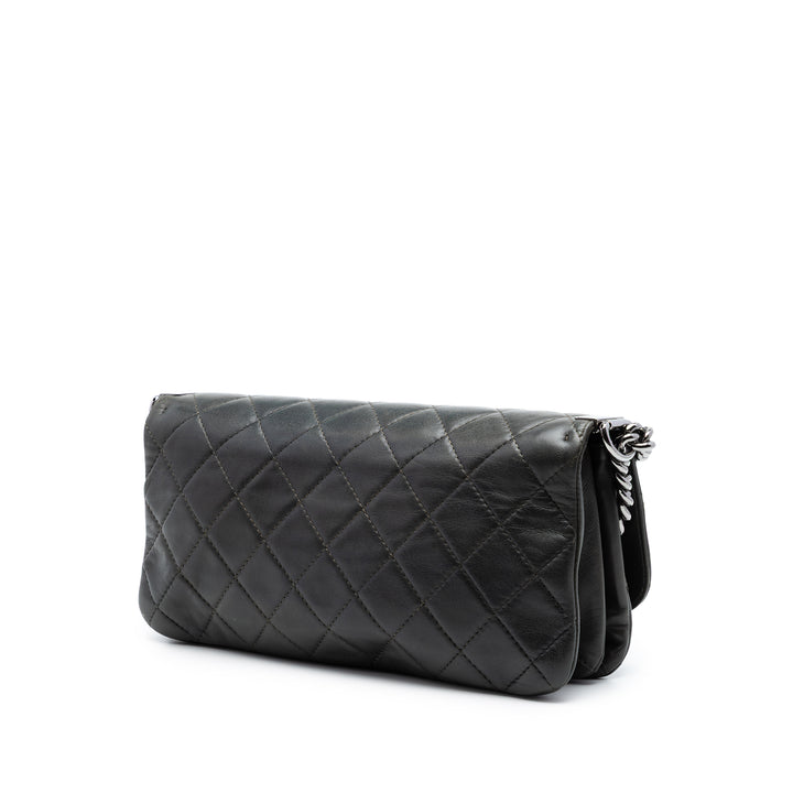 Chanel Matelassé Boy Accordion à rabat Cuir d'agneau Marron – vue 2 – GABY PARIS