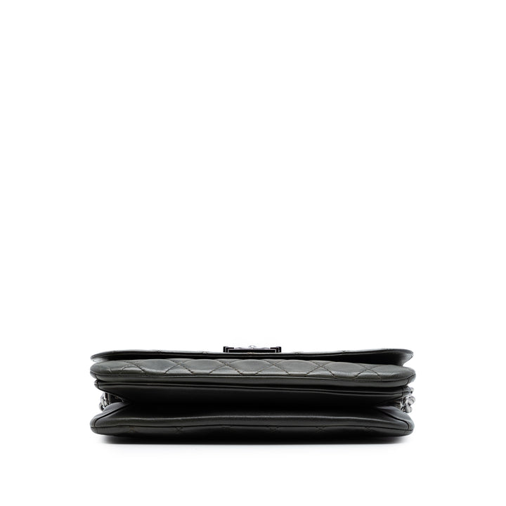 Chanel Matelassé Boy Accordion à rabat Cuir d'agneau Marron – vue 3 – GABY PARIS