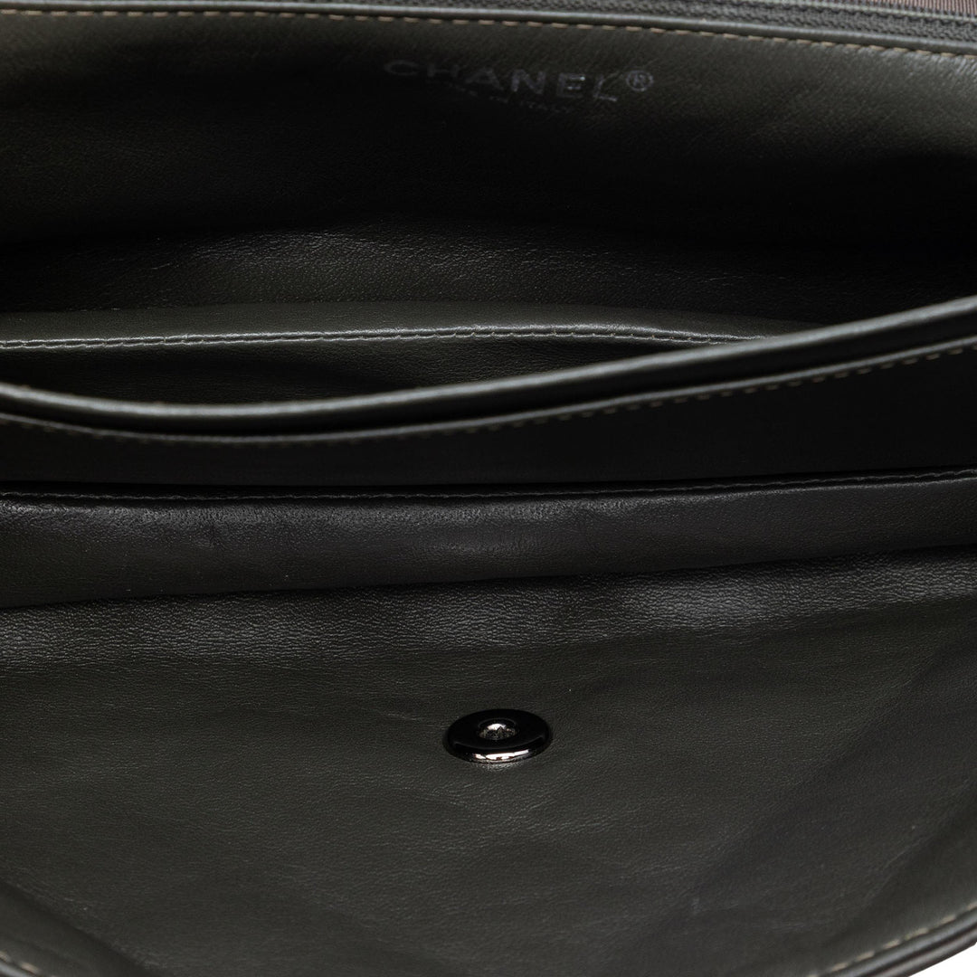 Chanel Matelassé Boy Accordion à rabat Cuir d'agneau Marron – vue 4 – GABY PARIS
