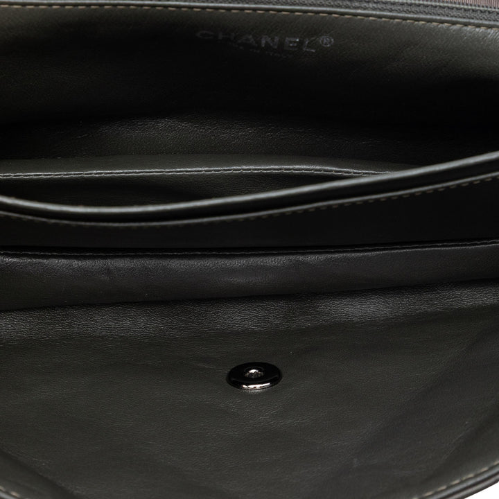 Chanel Matelassé Boy Accordion à rabat Cuir d'agneau Marron – vue 4 – GABY PARIS