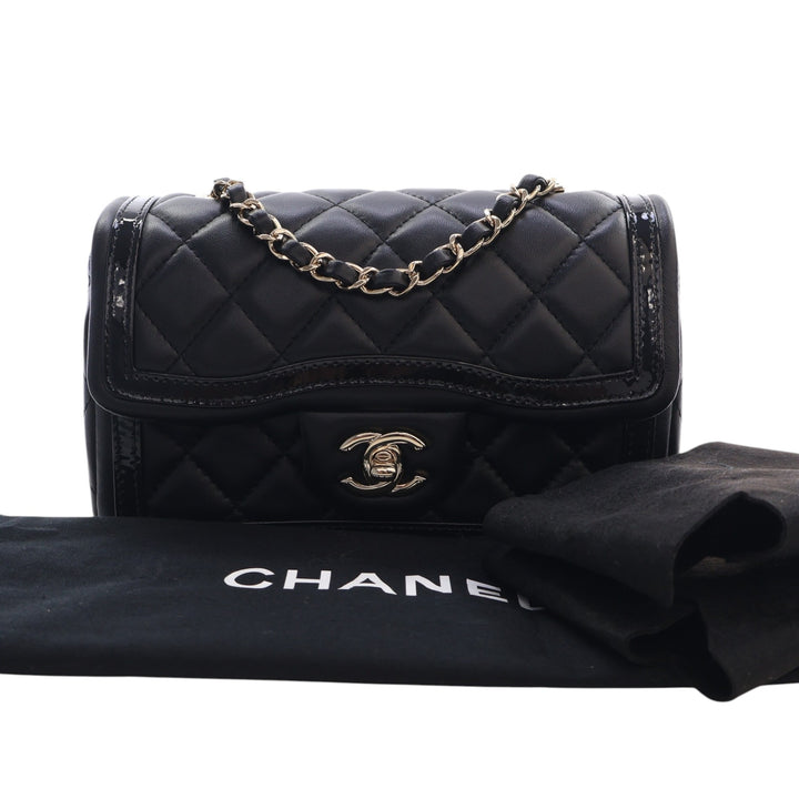 Chanel Mini CC Matelassé brillant Cuir d'agneau Half à rabat