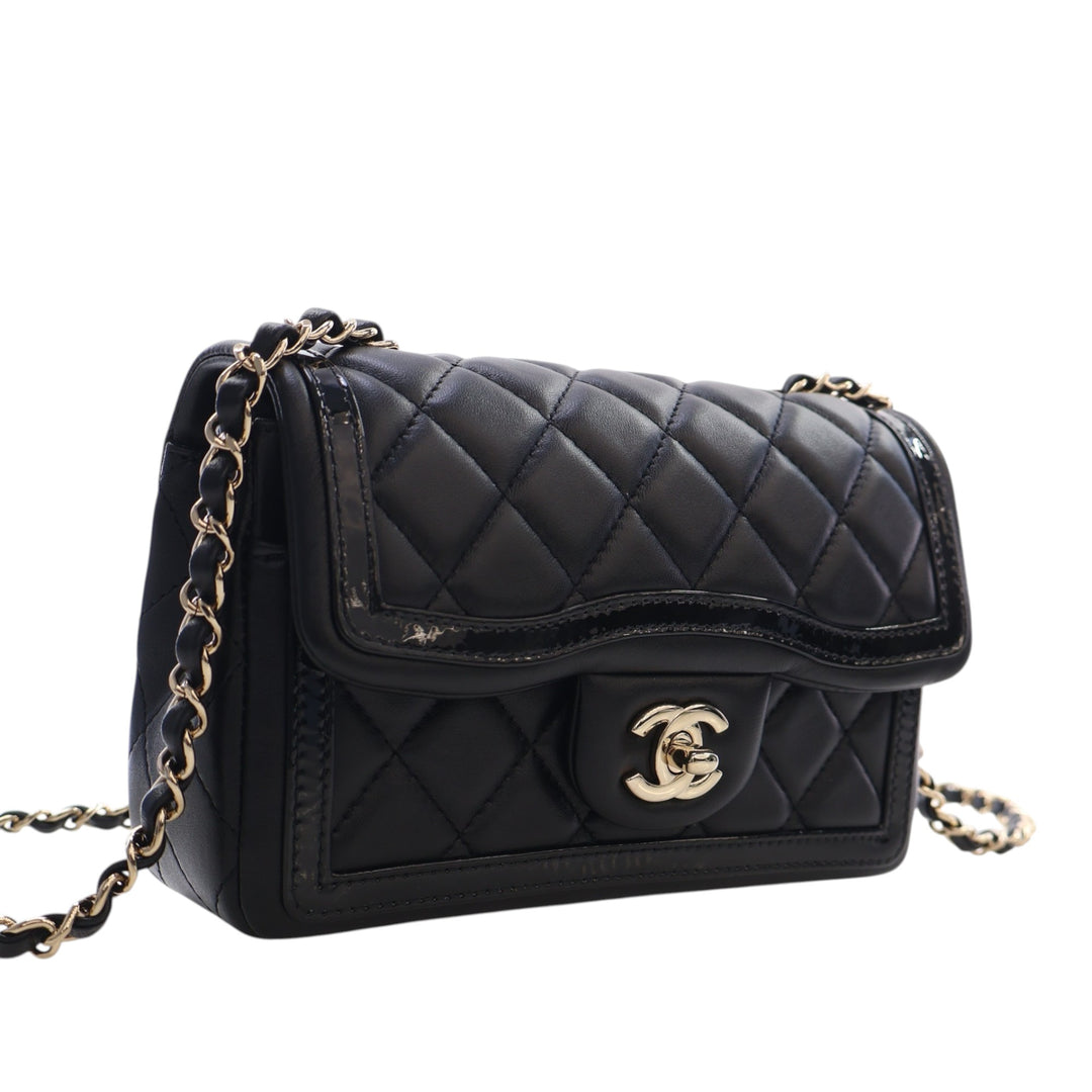 Chanel Mini CC Matelassé brillant Cuir d'agneau Half à rabat