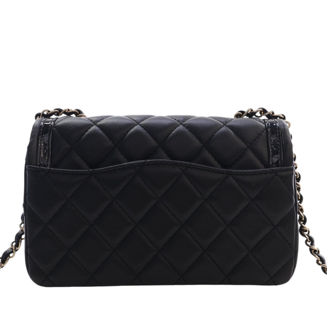 Chanel Mini CC Matelassé brillant Cuir d'agneau Half à rabat